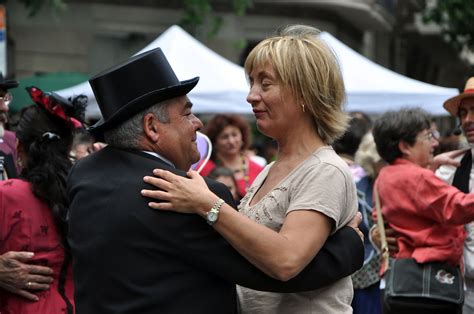 Tot Passejant Vuitena Fira Modernista De Barcelona