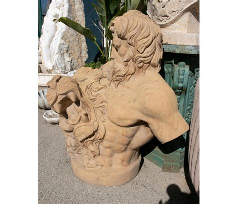 Busto de mármol de Hércules luchando contra el león de Nemea en mármol