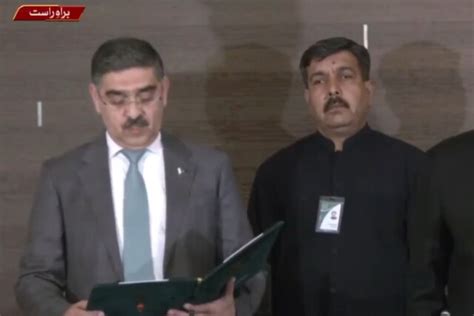 Anwaar Ul Haq Kakar Sworn In As Pakistans Interim Prime Minister News18