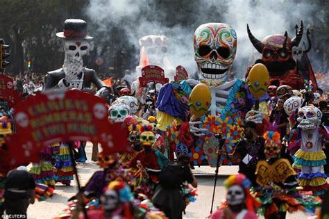 Thousands Celebrate Day Of The Dead In Mexico City Parade Daily Mail