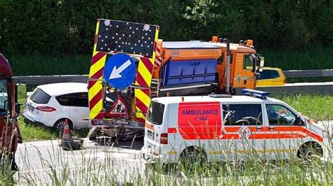 Wallersee Kilometerlanger Stau Nach Lkw Unfall Auf A Sn At