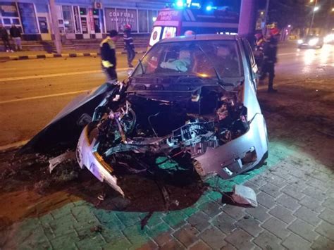 Accident grav în Argeș A intrat într un stâlp cu mașina după care a