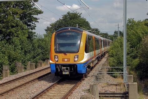 Class 710 2 Unit At Harringay Green Lanes 2j56 13 33 Bark… Flickr