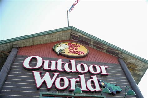 Outdoor Giant Bass Pro Completes 4b Acquisition Of Cabela S Daily Sabah