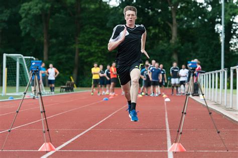 Bremer Fußball Verband Dr Malte Dittrich ist Schiedsrichter des Jahres