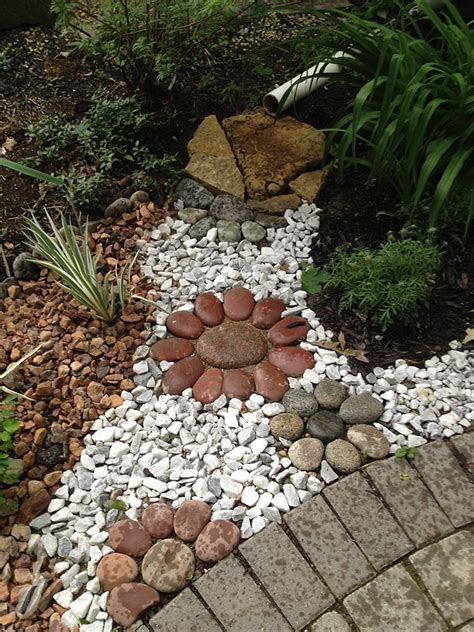 15 Awesome Garden Decor With Stones