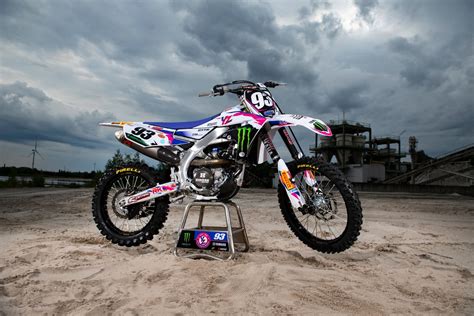 La Yamaha Yz Celebra Su Medio Siglo De Historia Con Una Decoraci N Muy