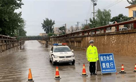 暴雨来袭，菏泽交警逆风雨而行，确保路畅人安！雨天