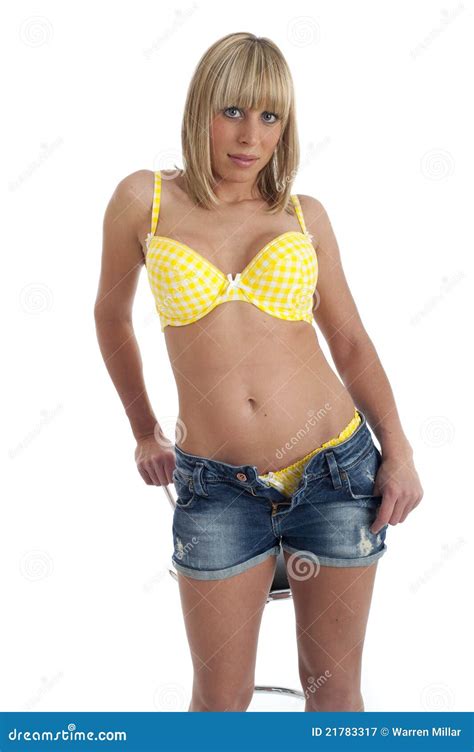 Mooi Wijfje In Gele Lingerie En Borrels Stock Afbeelding Image Of