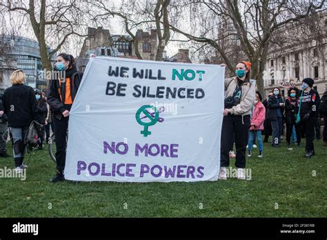 Verschiedene Bewegungen einschließlich Extinction Rebellion Black