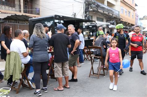 Centenas de pessoas participam do Sabadão de Compras em Barra Mansa