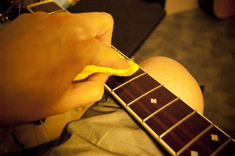 Guitart: Restring an Acoustic Guitar