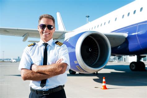 Piloto De Aviación Funciones Perfil Carrera Y Más