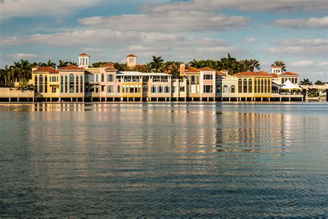 Venetian Village Waterfront Shops And Restaurants Naples Fl