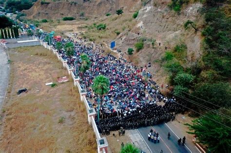 Fuerzas De Seguridad Frenan Una Caravana De Migrantes En Guatemala