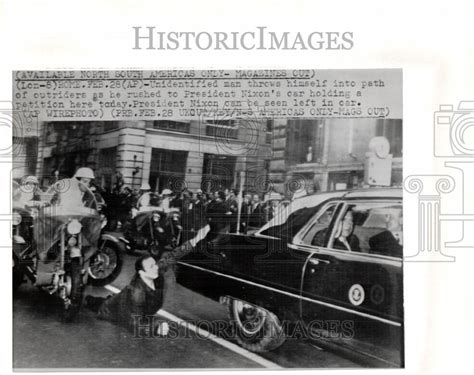 Richard Nixon Car Petition Rome Undated Vintage Press Photo Print