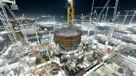 Worlds Biggest Crane Swings Into Action At Hinkley Point C For Huge Lift