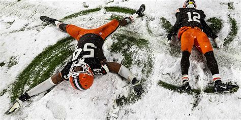 Photos Browns Steelers Battle In Snowy Showdown In Cleveland Fox