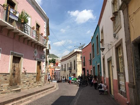 カラフルな街並みで有名なメキシコのグアナファトへ行ってきました。 ふわふわな旅行記