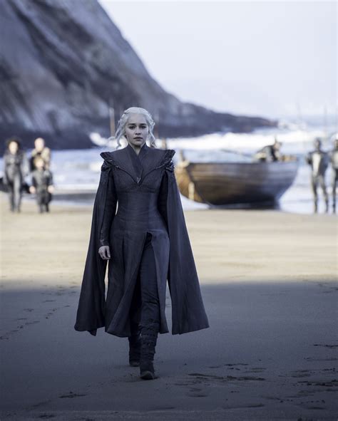 Daenerys Targaryen 7x01 - Dragonstone - Daenerys Targaryen Photo ...