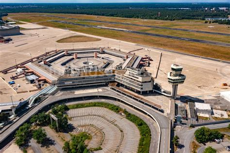 Luftaufnahme Berlin Ehemaliges Terminal auf dem Gelände des Flughafen