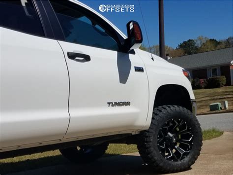 2016 Toyota Tundra Fuel Assault Rough Country Suspension Lift 6