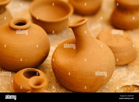 Hand Made Colorful Ceramic Pottery Hand Painted Pottery Traditional Pottery Fair In Pune