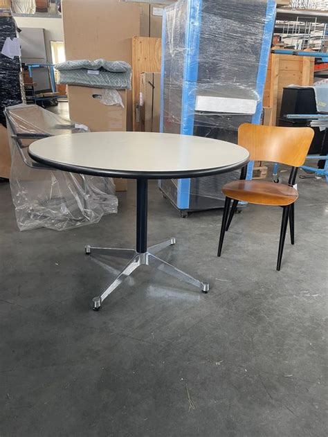 Round Segmented Dining Tisch Vitra Ray And Charles Eames Kaufen Auf