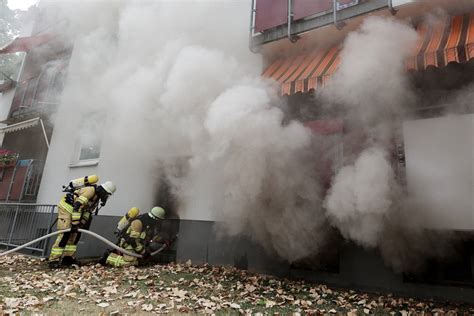 Düsseldorf Drei Verletzte bei Brand in Mehrfamilienhaus