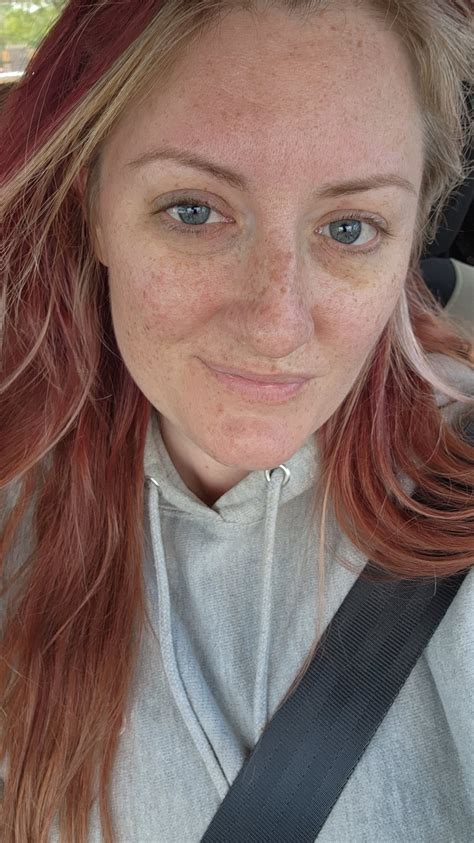 Here Come The Freckles 35f 🌞 R Selfie