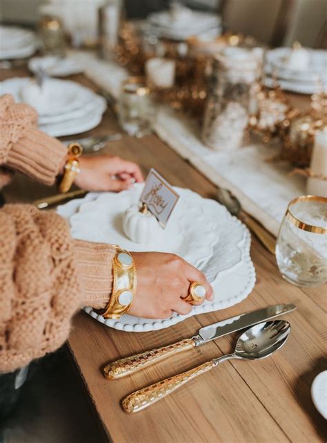 3 Tips On How To Host Your First Friendsgiving Haute Off The Rack