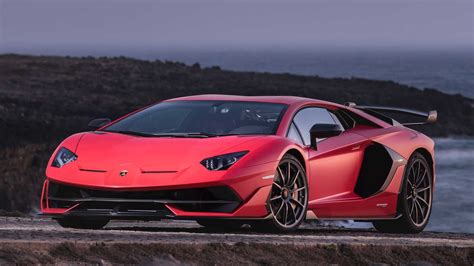 Head to Head: Lamborghini Aventador SVJ vs. McLaren 720S - LamboCARS