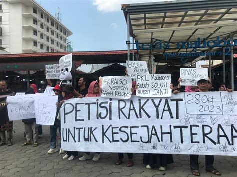 Demo Pkl Teras Malioboro Minta Pemerintah Tunda Relokasi Sebelum Ada