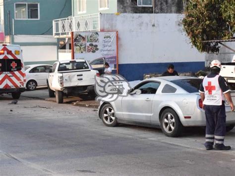 Conductor Ebrio Choca Contra Una Camioneta En La Avenida Jb Lobos En