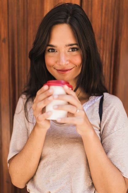 El Retrato Sonriente De Una Explotaci N Agr Cola De La Muchacha Se