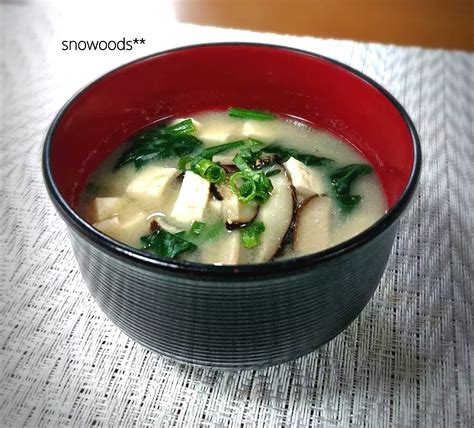 生椎茸と 豆腐 ほうれん草のお味噌汁 レシピ・作り方 By Snowoods｜楽天レシピ