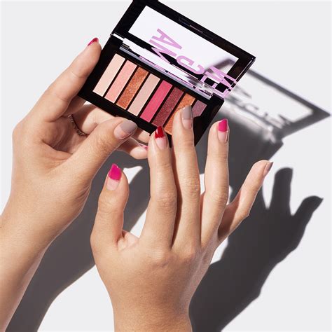 Colorstay Looks Book™ Eye Shadow Palettes Revlon