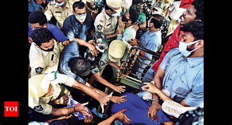 Andhra Pradesh Students Protest Near Cm Ys Jagan Mohan Reddys House