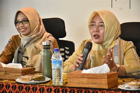 Ibu Negara Iriana Jokowi Dan Oase Kim Tinjau Balai Mutiara Lombok