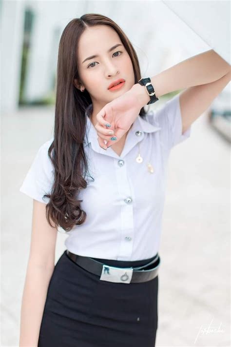 ปักพินโดย Good ใน High School Girls สาวมหาลัย กระโปรงสั้น สาวสวย