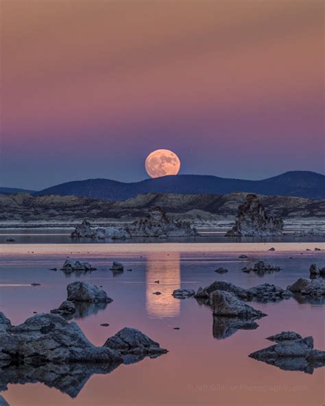 Captivating Moon Rise at Sunset