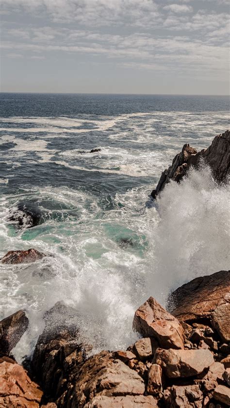 Olas en el mar chocando con rocas Fondo de pantalla 4k HD ID:11294