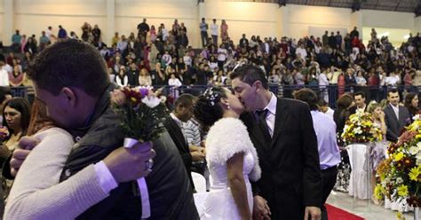 G1 Casamento coletivo reúne 300 casais em Curitiba neste sábado