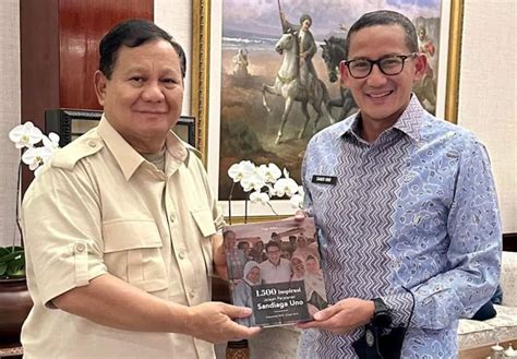 Sandiaga Uno Temui Prabowo Subianto, Berikan Buku Perjalanan Kampanye Pilpres 2019 : Okezone Tren