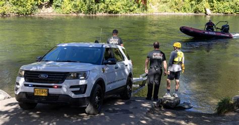 Man Dies From Medical Emergency After Raft Flips In Rogue River Local