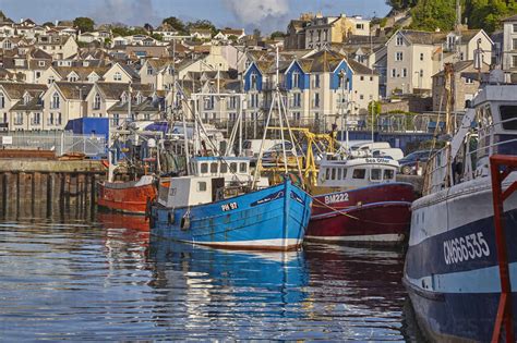 Fischerboote im Hafen von Brixham dem geschäftigsten Fischereihafen