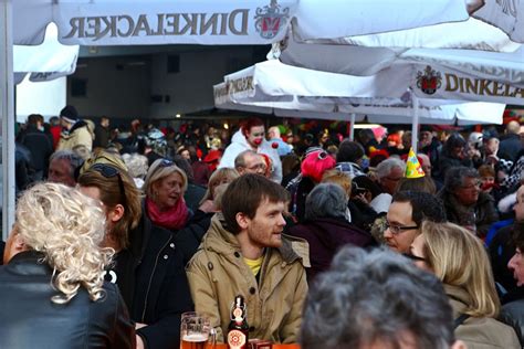 Bei Dinkelacker Feiern Scheich Und Biene Maja