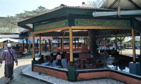 Makam Syekh Quro Objek Wisata Religi Yang Sarat Nilai Sejarah Di