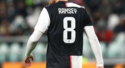 Juventus Ruba Una Bici Con La Maglia Di Ramsey Beccato Dai Carabinieri