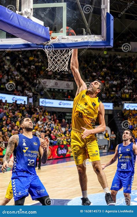 Equipos Internacionales De Baloncesto Iberostar Tenerife Vs San Pablo